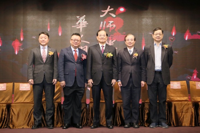 ▲大師鏈今(4)日於台北舉行國際記者會，國民黨榮譽主席連戰（中）出席參加。左二為大師鏈創辦人莊立平