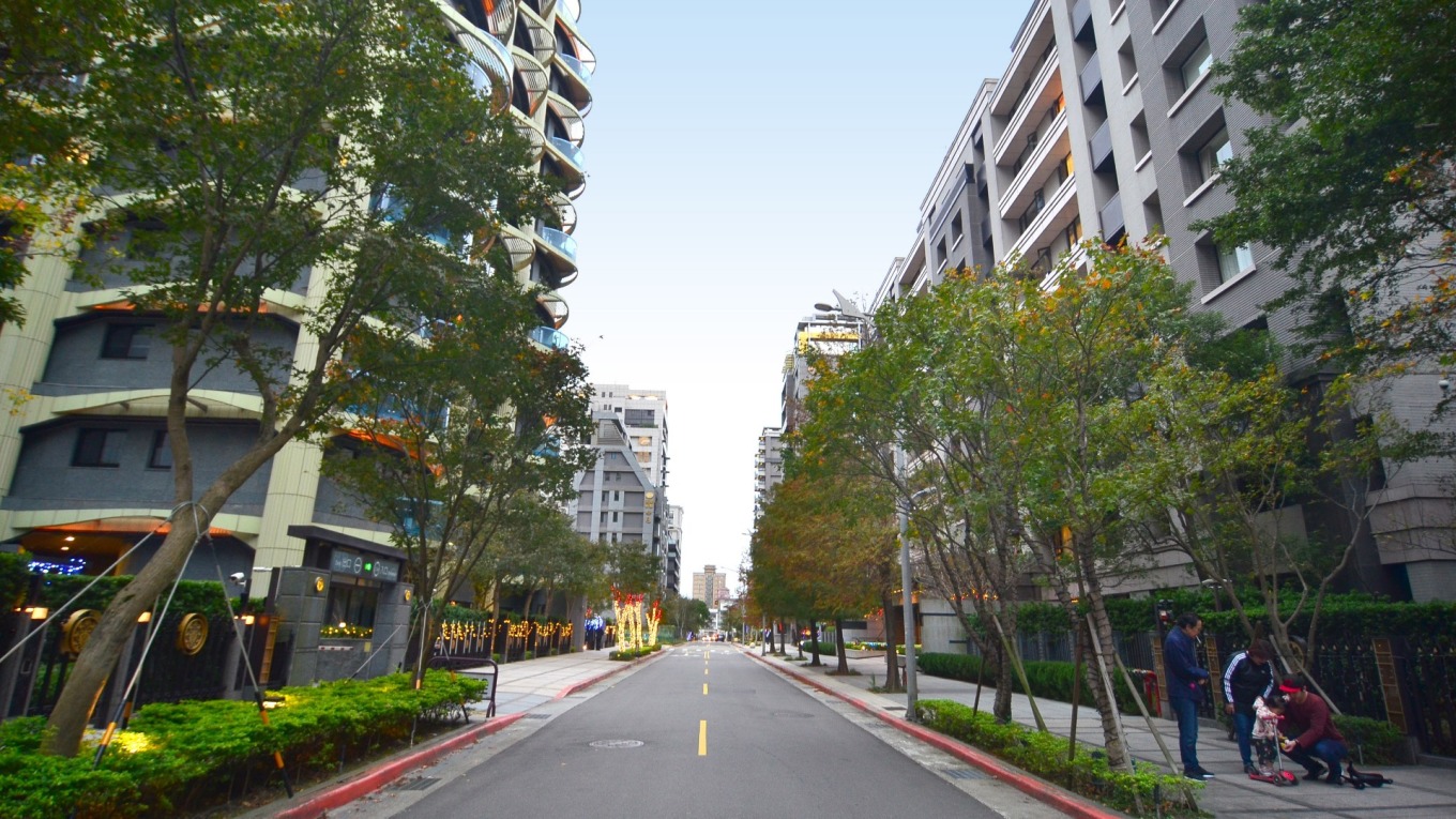 內湖五期黑壓壓的真相…住戶多是低調的「空中飛人」 | 鉅亨網- 台灣房市