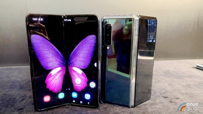 三星Galaxy Fold 明年1/4開賣 可望帶動高階機種銷量。(鉅亨網記者沈筱禎攝)