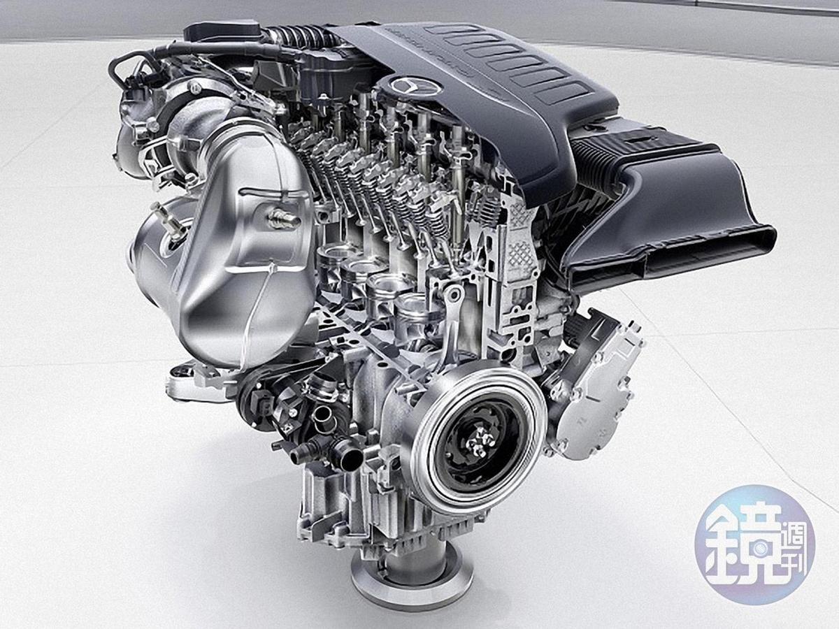 M256 EQ Boost引擎，連水幫浦、冷氣壓縮機都以48V車電驅動，甚至還有一顆48V電子渦輪。