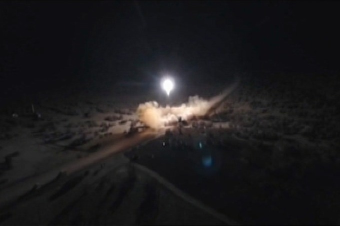 美國國防部證實,伊朗向駐伊拉克的「多個」美軍基地,發射十幾枚彈道導彈。(圖片:AFP)