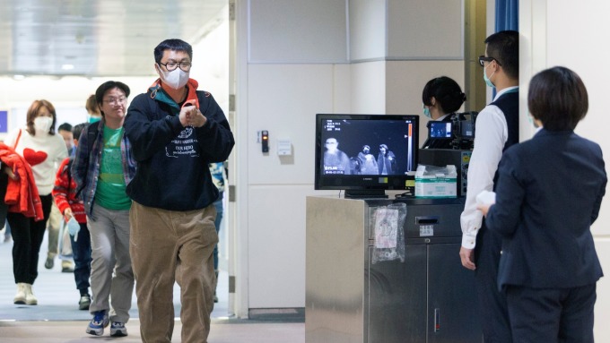 武漢肺炎疫情近日在中國境內迅速蔓延，市場憂SARS陰霾再現。(圖：AFP)