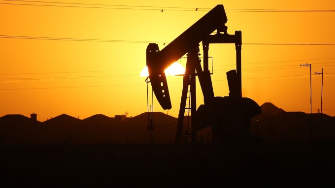 〈能源盤後〉美制裁俄石油公司 武漢肺炎疫情降溫 原油登近3週高點 （圖片：AFP）