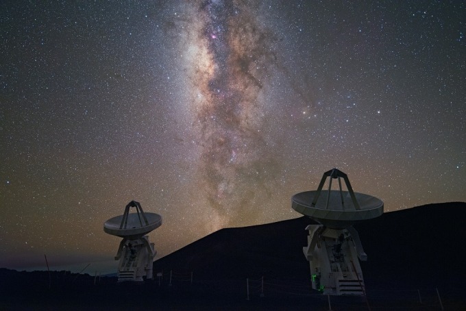 夏威夷毛納基山頂上的次毫米波陣列 (SMA) ，是中研院天文所參與的重要計畫。 攝影│王為豪