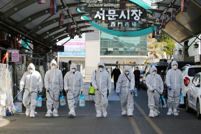 南韓單日激增 284 例確診 疫情預警上調至「嚴重」最高級別 (圖片:AFP)