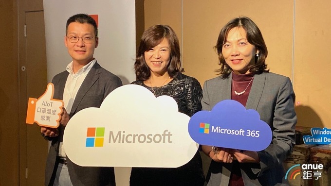 台灣微軟首席營運長何虹(中)、Microsoft 365事業部副總經理陳慧蓉(右)、雲端平台事業部副總經理李啓後(左)。(鉅亨網記者劉韋廷攝)