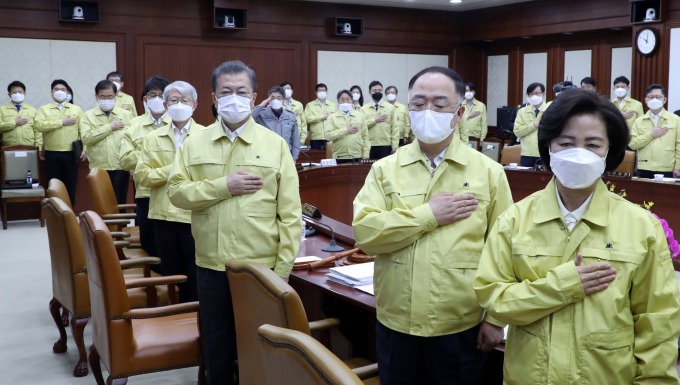 南韓總統文在寅 (圖中左側) (圖片：AFP)