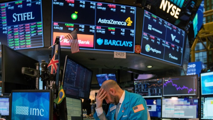 美股開盤暴跌啟動熔斷 這家交易平台又掛了！ (圖片：AFP)
