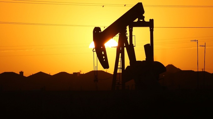 俄國鬆口 盼油價高一點 WTI原油應聲大漲14%（圖片：AFP）