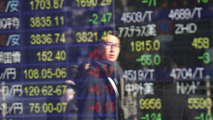Fed無限QE刺激 日股飆逾7%漲幅創4年半最大 (圖片:AFP)