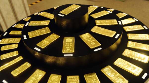 最大黃金買家縮手 俄羅斯央行宣布4月起停止購買(圖:AFP)