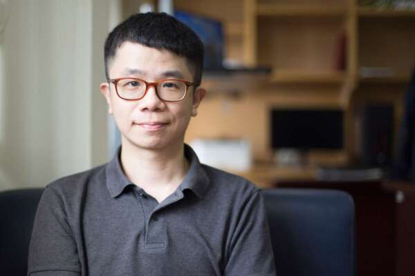 「我對公共經濟學很有興趣,尤其是政府的支出與收入,健保其實就是一種財政支出。另一方面,我也很好奇醫院的醫療行為……」楊子霆說明為什麼要做這個研究。 攝影│張語辰