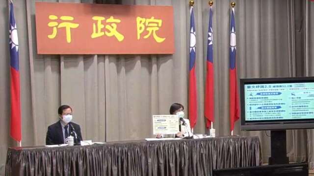 行政院政務委員龔明鑫(左)、文化部長鄭麗君(右)。(圖：擷取自行政院)