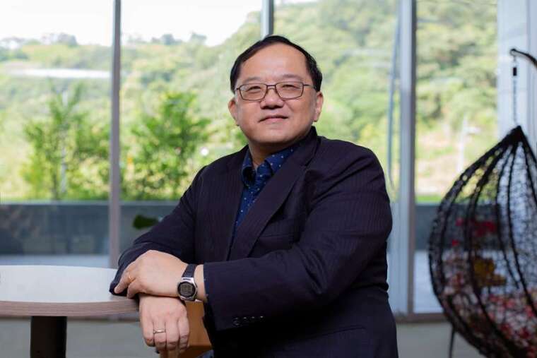 中研院生醫轉譯研究中心謝興邦副主任,於本次中研院新冠肺炎抗病毒小分子藥物小組擔任召集人,擬定老藥新用、健保學名藥優先等重要策略。 攝影│林洵安
