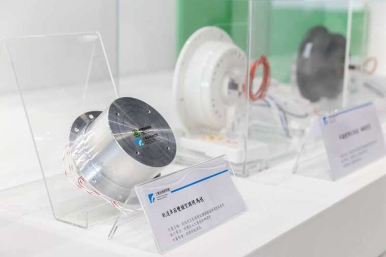 漢鐘精機與工研院合作開發「新世代 DC 臥式電動變頻渦卷壓縮機」，將搶占高鐵、捷運、臺鐵之軌道車廂及電動巴士等變頻空調市場。