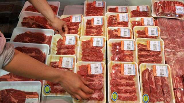美國肉品廠停工燒向巴西、加拿大  牛肉批發價刷新高豬肉漲三成 (圖:AFP)