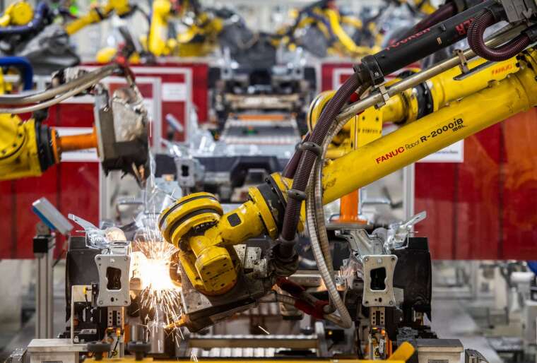 日本 4 月工具機訂單腰斬 自金融海嘯後再度跌破 600 億日圓 (圖片:AFP)