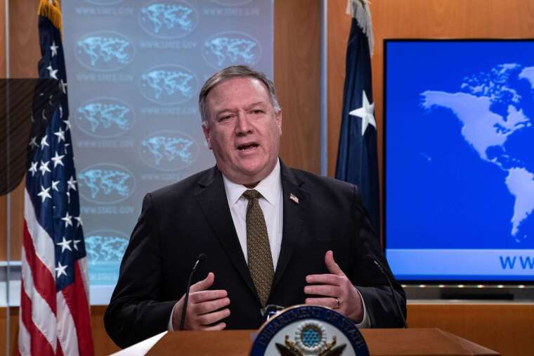 美國國務卿龐培 (Mike Pompeo) 週四 (14 日) 嚴厲指責,中國竊取美國新冠機密。(圖片:AFP)