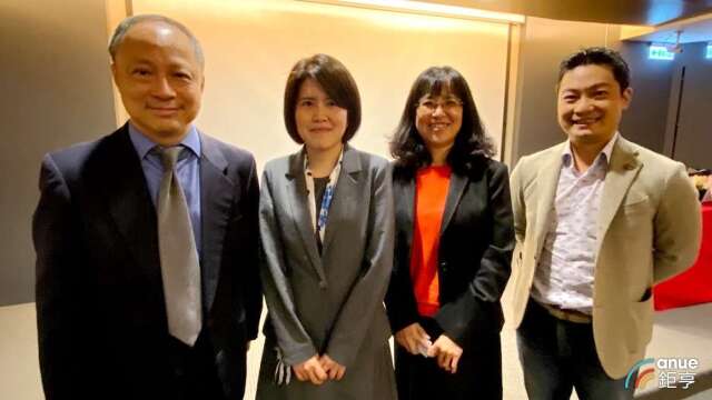 左至右為易威董事長林翰飛、江蘇華瀚總經理李悅寧、財務協理吳雪君及董事長特助姚舜晏。(鉅亨網資料照)