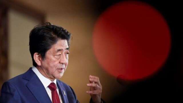日經:安倍政府將推出逾100兆日圓的新冠病毒救助計劃 (圖片:AFP)