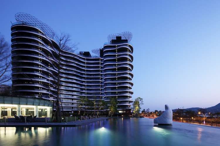 大隱開發與知名建築師李天鐸首度攜手的豪宅作品「海納川」，更被列為世界先進設計地標建築。