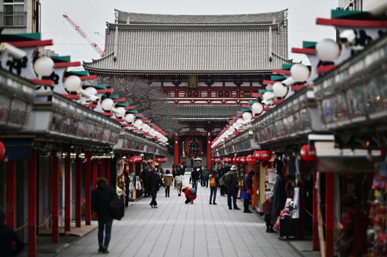 日本 5 月國外旅客人數再創新低 (圖片:AFP)
