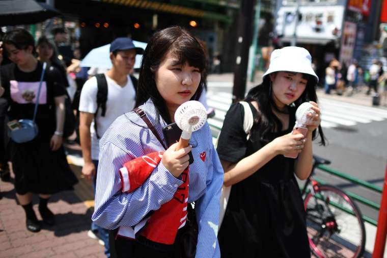 〈鉅亨看世界〉日本利用電波技術預防中暑 (圖片：AFP)