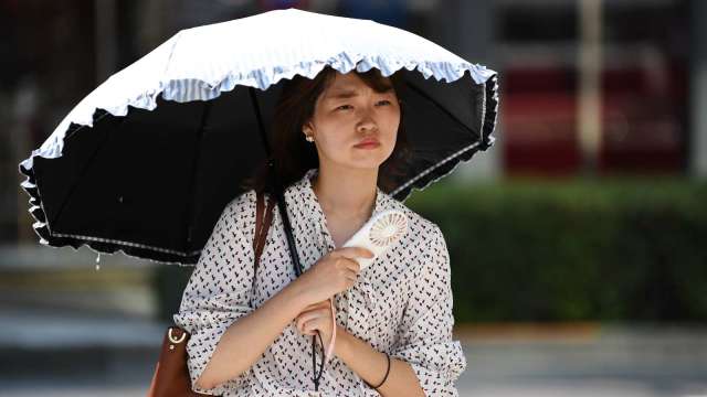 〈鉅亨看世界〉日本利用電波技術預防中暑 (圖片:AFP)