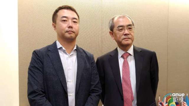 研華董事長劉克振(右)以及董事劉蔚志。(鉅亨網資料照)