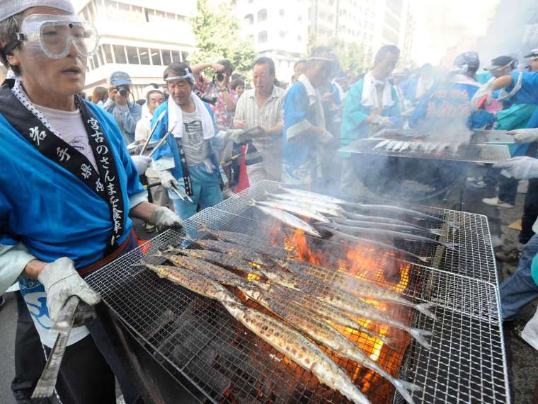 〈鉅亨看世界〉海水溫度上揚 日本秋刀魚價格 3 年飆漲 8 倍 (圖片:AFP)