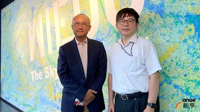 緯創副董事長暨新事業總經理黃柏漙(左)、緯育台灣區事業總經理劉德泰(右)。(鉅亨網記者劉韋廷攝)