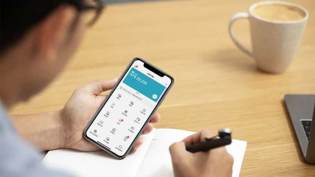 LINE Pay推出「貸款」及「保險」新服務，貸款攜手4大銀行，保險首推繳富邦產險保費。(圖：LINE Pay提供)