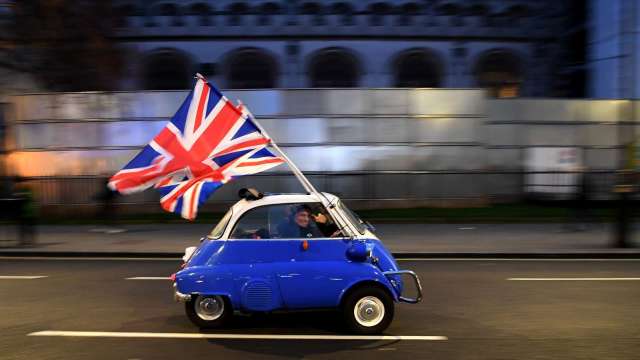 分析師:明年英歐股市表現將超車美股。(圖片:AFP)