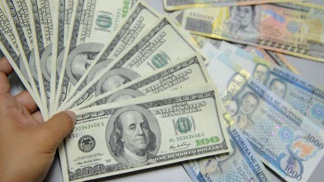 投資人轉抱風險資產 美元跌至近三個月低 本月貶逾2% (圖:AFP)
