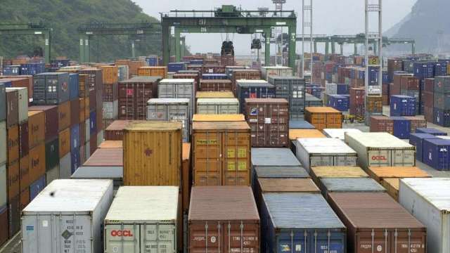 受惠晶片與汽車強勁出貨 南韓12月前十天出口年增近27%(圖:AFP)