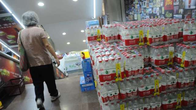 「孤狼」現身!農夫山泉董事長鍾睒睒成為亞洲首富(圖:AFP)