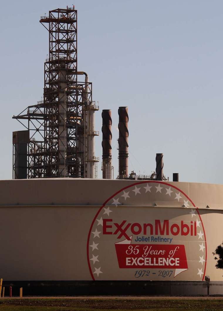 石油巨頭埃克森美孚因監管問題股價受挫。(圖片：AFP)