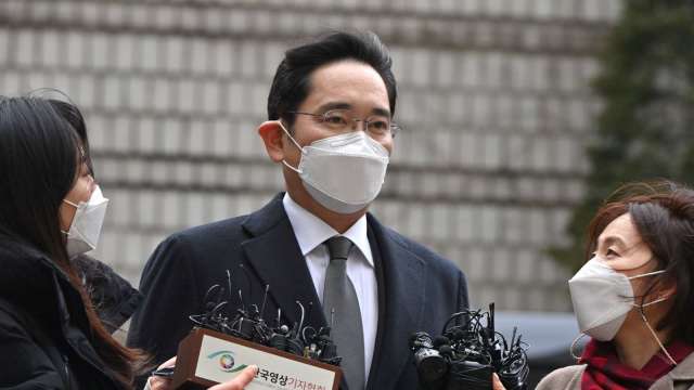 三星李在鎔遭判2年半徒刑 當庭羈押 (圖片:AFP)