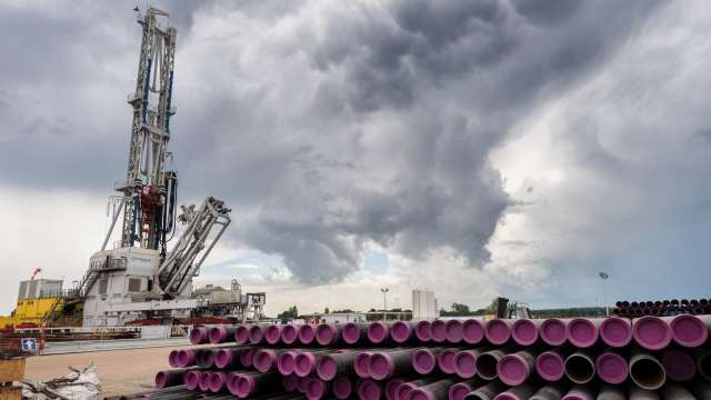 德州原油產量減國際油價續揚 台塑化營運受惠。(圖：AFP)