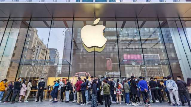 iPhone 12 Mini銷量拖累面板採購 蘋果恐須向三星支付違約金 (圖:AFP)