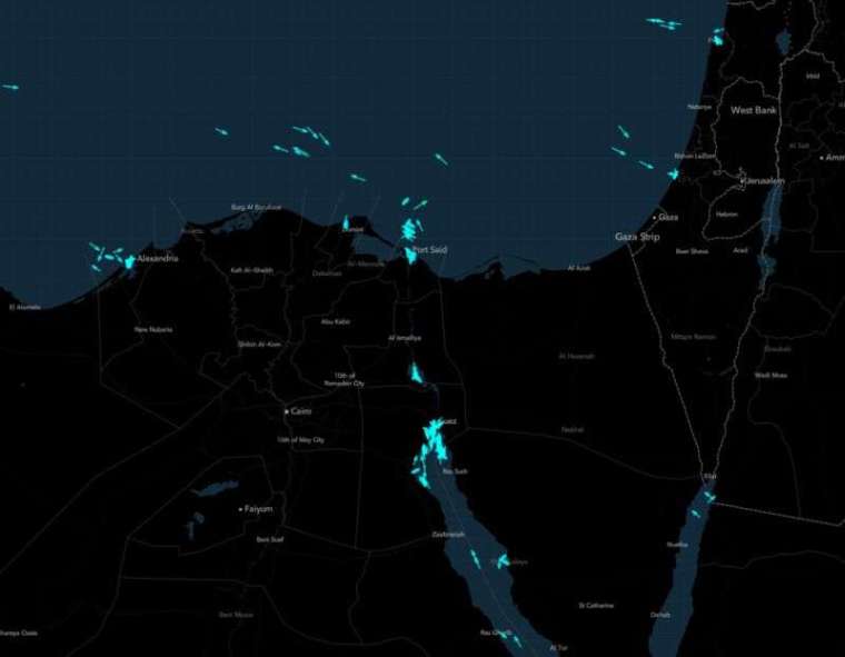 蘇伊士運河周三清晨船隻狀況 (圖: Bloomberg)
