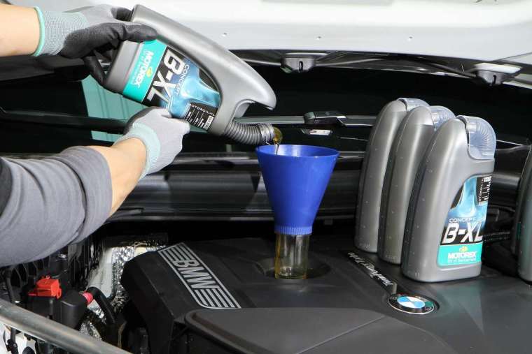 加裝機油冷卻器最主要的目的在於控制機油溫度，使其在比較適當的溫度範圍內工作，進而提高機油潤滑度，與延長機油壽命，尤其經常激烈操駕或跑高山的車輛，特別有需要加裝。