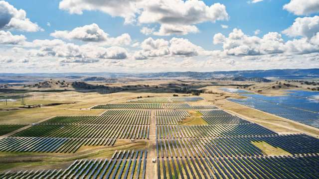 蘋果向特斯拉採購85座大型電池 以儲存加州太陽能場130兆瓦發電量（圖：Apple官網）