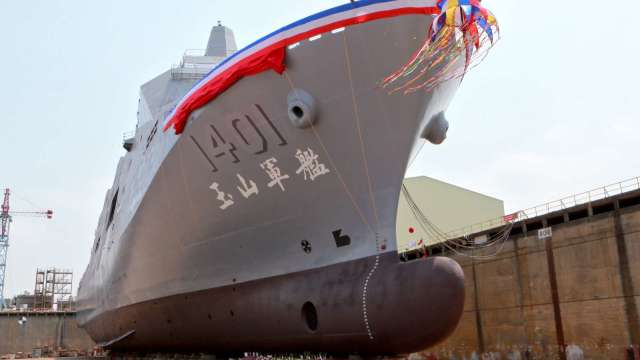 首艘兩棲船塢運輸軍艦-玉山軍艦。(圖：台船提供)