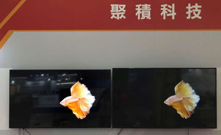 具有 MiniLED 背光的電視畫面 (左) 顏色明顯清楚鮮豔。(圖: 聚積提供)