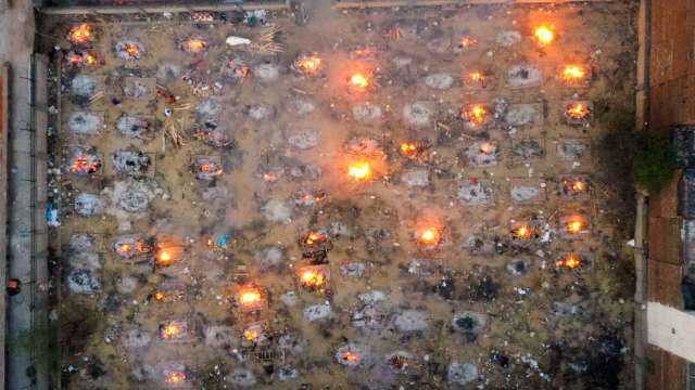 印度疫情大爆發 原油強勁需求動搖 石油業心慌(圖:AFP)