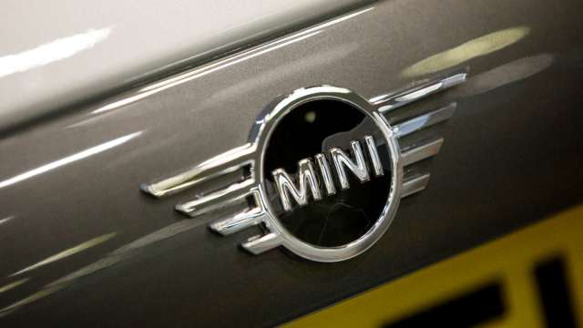 全球晶片荒 BMW計畫將兩車廠停產(圖片:AFP)
