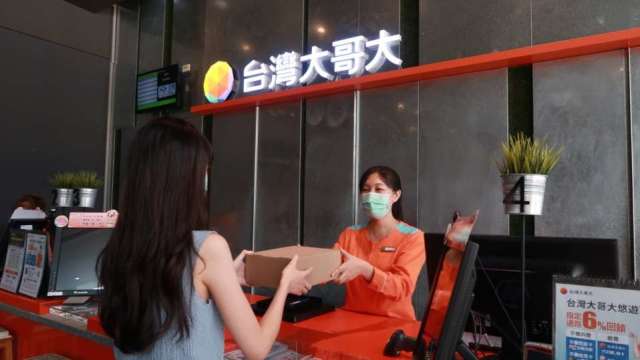 全台停課網路需求急增 台灣大祭行動光纖上網吃到飽最低799元。(圖:AFP)