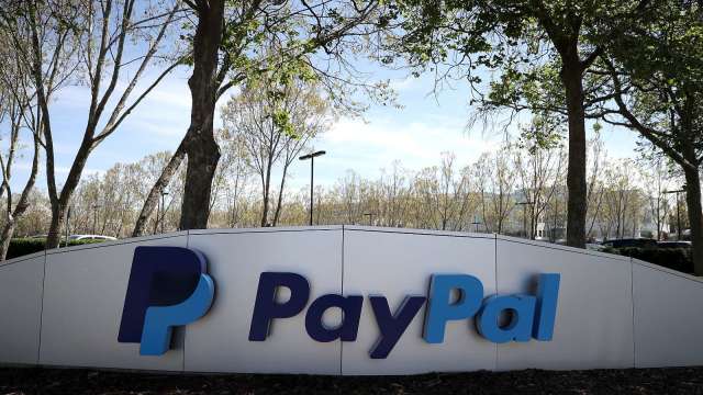 載舟覆舟!Crypto、PayPal走勢大相逕庭 比特幣是罪魁禍首 (圖片:AFP)