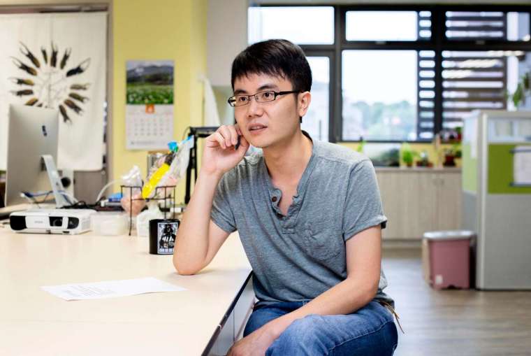 回到台灣後,黃仁磐除了鑽研多年的地衣、甲蟲以外,也嘗試新的方向,開始利用族群遺傳學來量化評估保育政策。 圖│研之有物